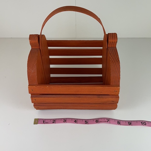 Cute Handcrafted Pumpkin 🎃 Basket Sawmill Critter - Picture 6 of 8